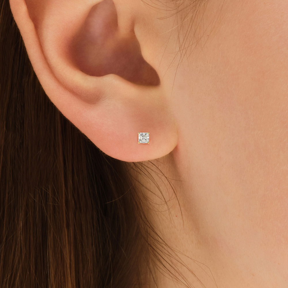 Orecchini a perno di diamanti tagliati ad Asscher