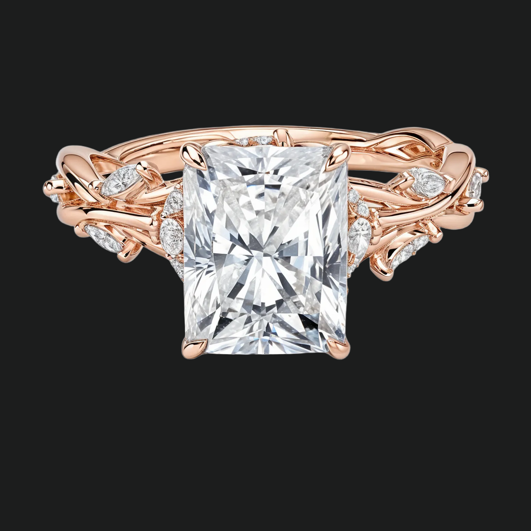 Šaptanje vinove loze Radiant Cut Engagement Ring s dijamantnim naglascima
