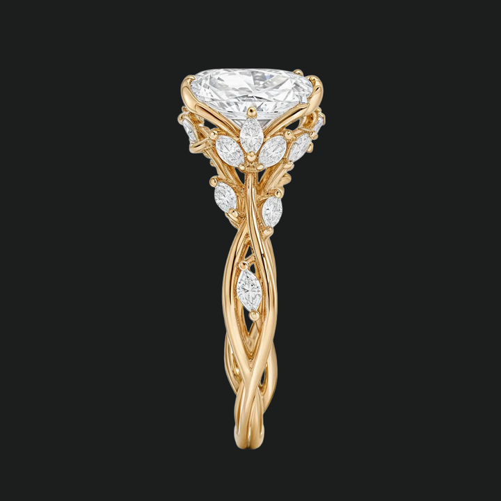 Šaptanje vinove loze Radiant Cut Engagement Ring s dijamantnim naglascima