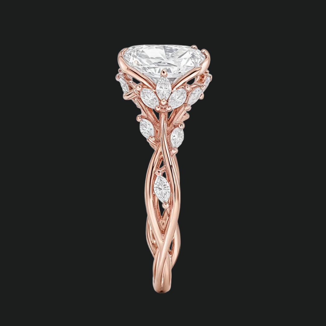 Šaptanje vinove loze Radiant Cut Engagement Ring s dijamantnim naglascima