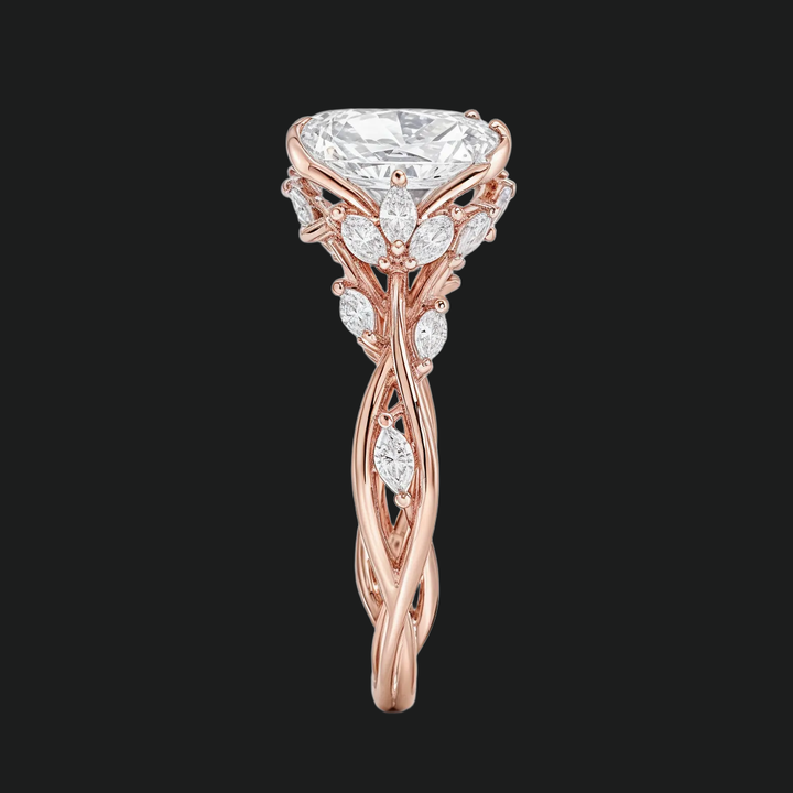 Šaptanje vinove loze Radiant Cut Engagement Ring s dijamantnim naglascima