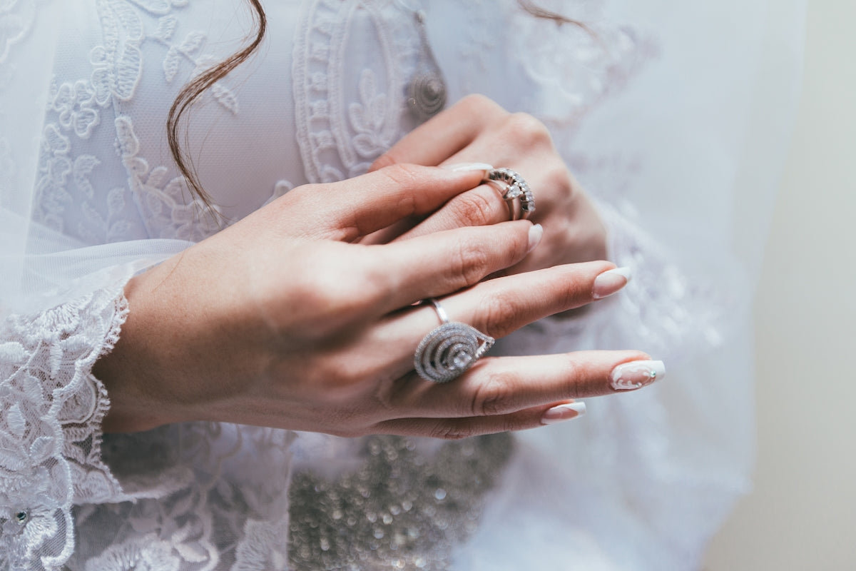 Silberfarbener Ring