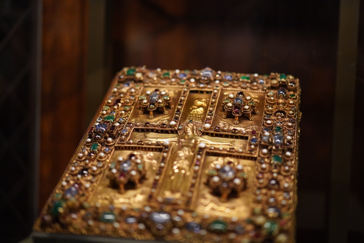 goldener Schmuck