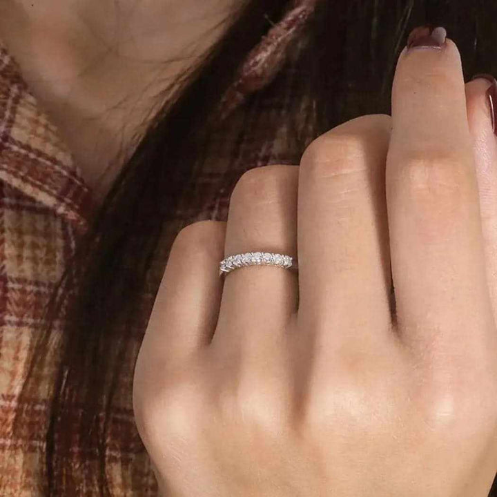 14K Weißgold Moissanit Halb-Ewigkeit-Ring
