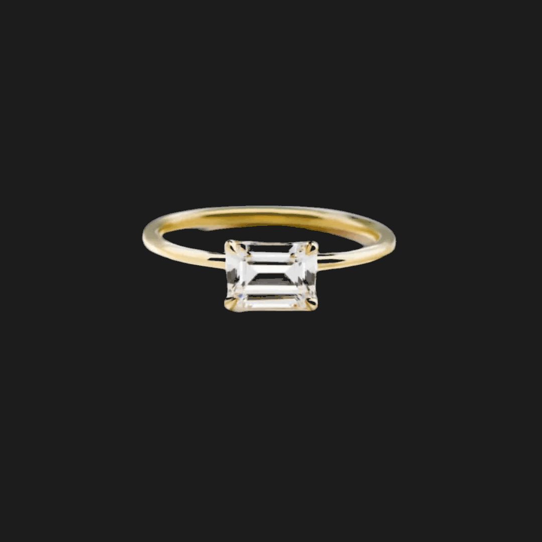 Anello Solitario con Diamante e Smeraldo in Oro Giallo 18K