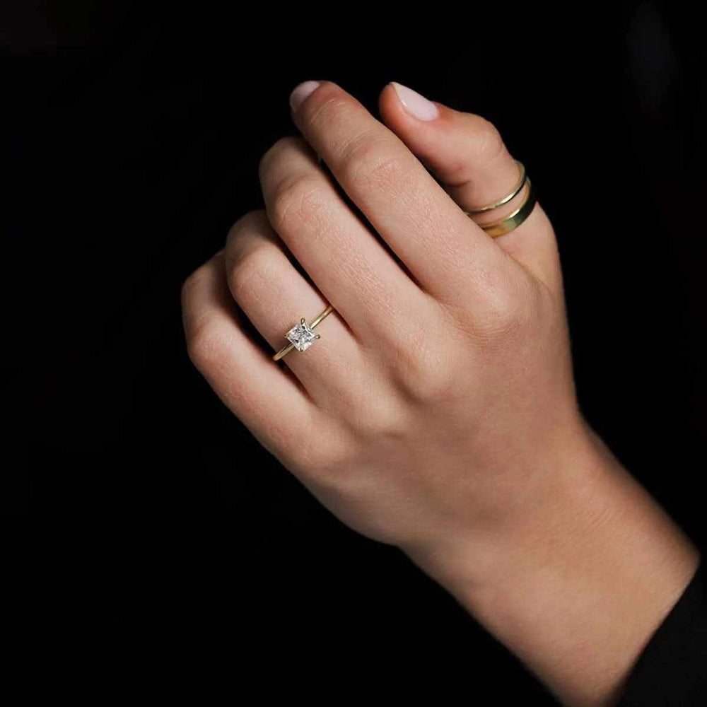 Anello Solitario con Smeraldo e Diamanti