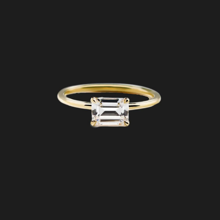 Pear Diamond Solitaire Ring 18K Yellow Gold Emerald