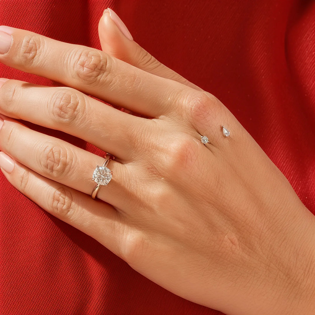Round Cut Solitaire met Pavé Chevron Bridal Set