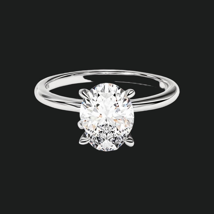 Bague de fiançailles au solitaire ovale avec accents de diamant