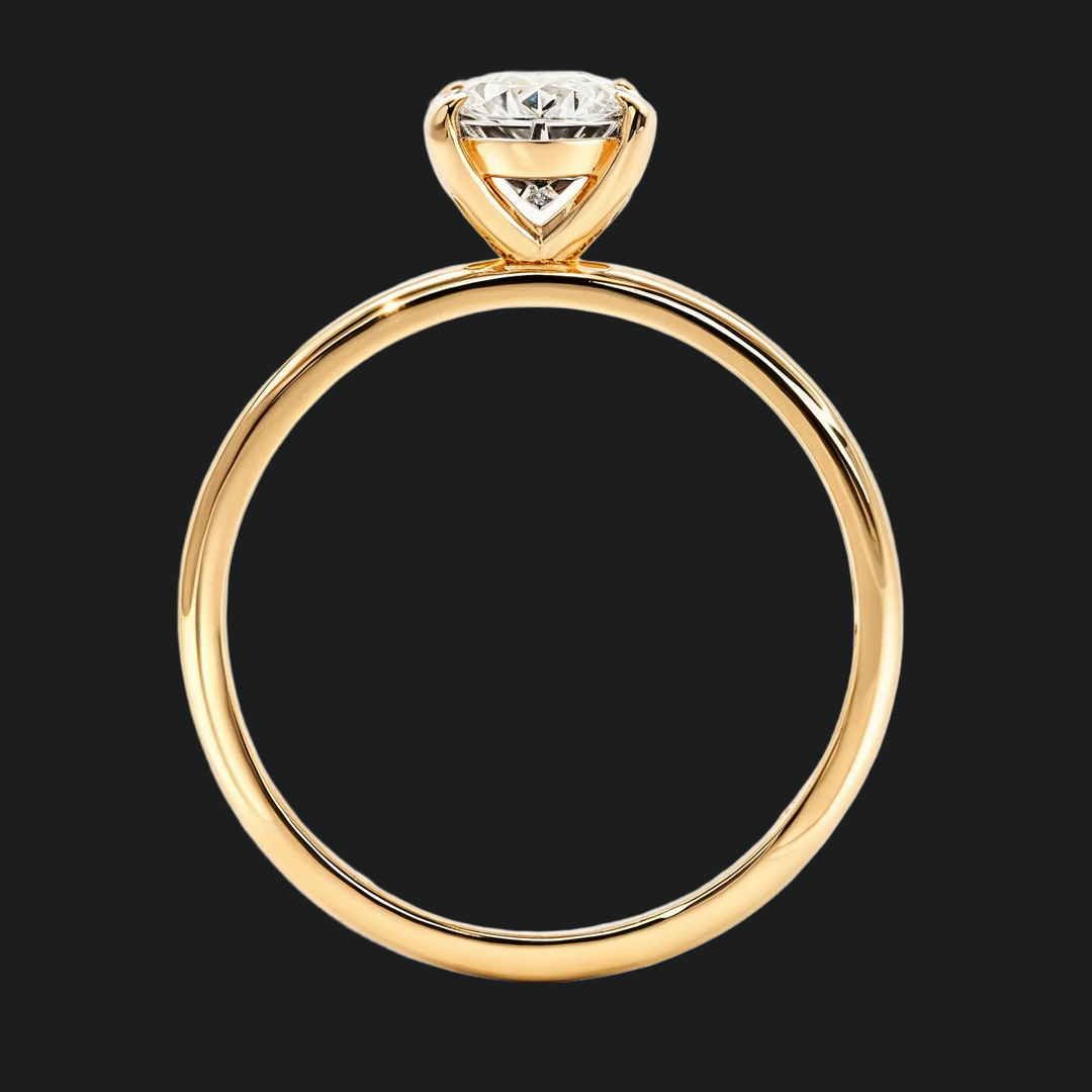 Bague de fiançailles au solitaire ovale avec accents de diamant