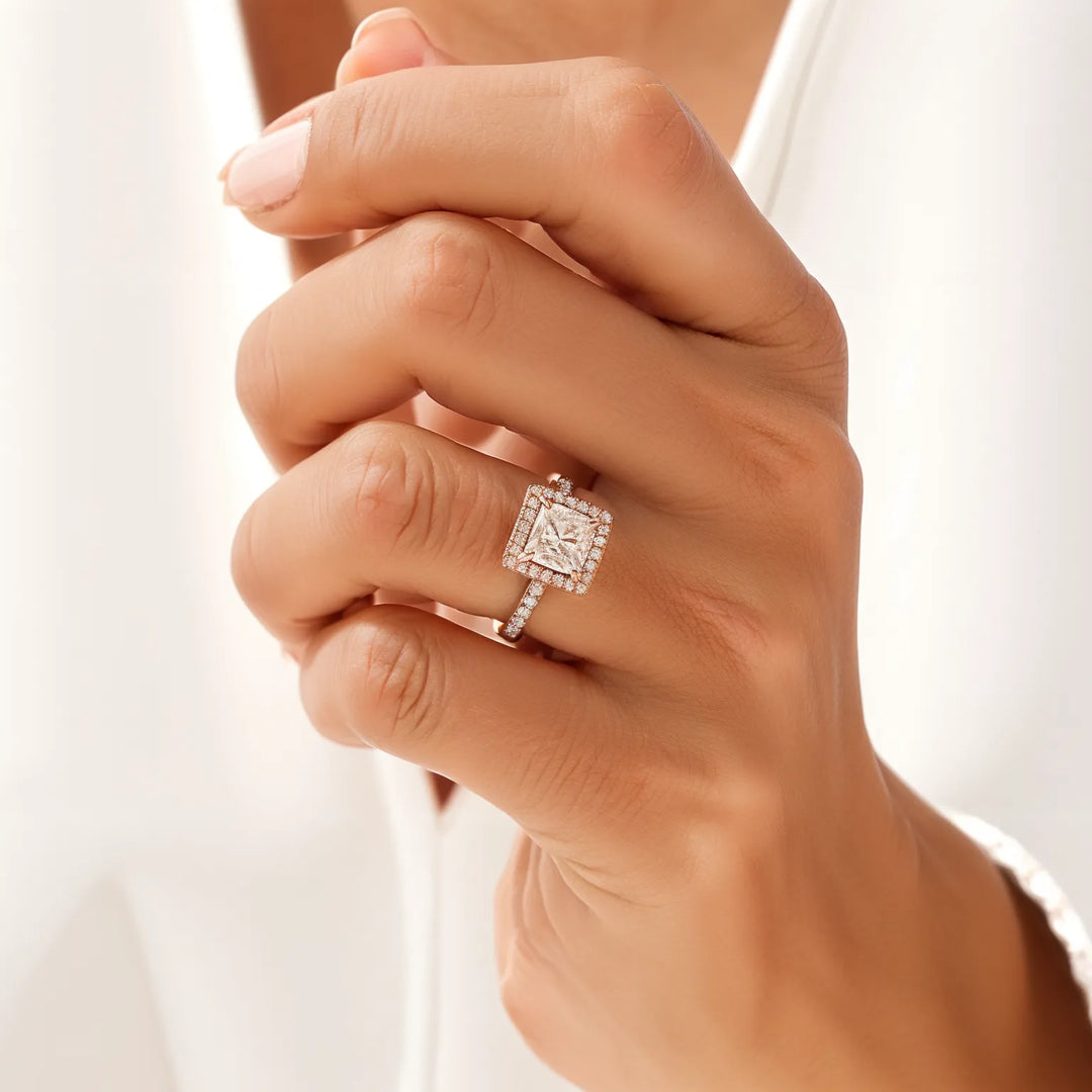 Prinses Halo -verlovingsring met diamantaccenten