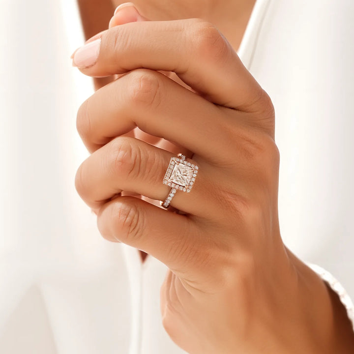 Prinses Halo -verlovingsring met diamantaccenten