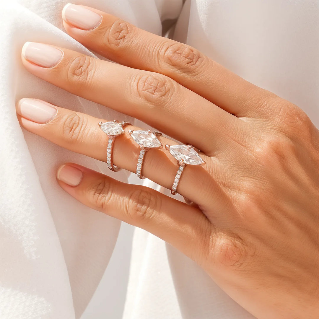 Cathedral Marquise Cut Engagement Ring met diamantaccenten