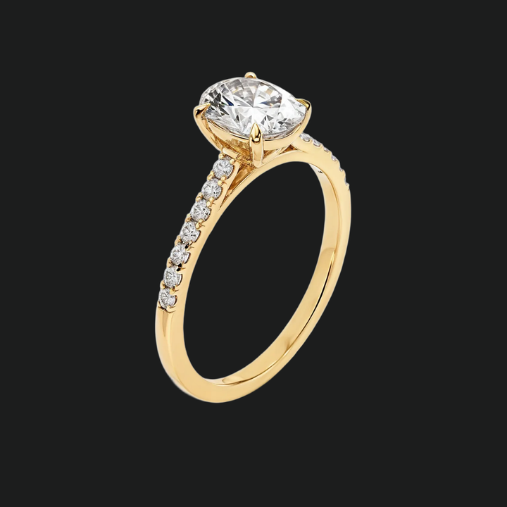 Cathédrale des accents de diamant ovale anneau de fiançailles