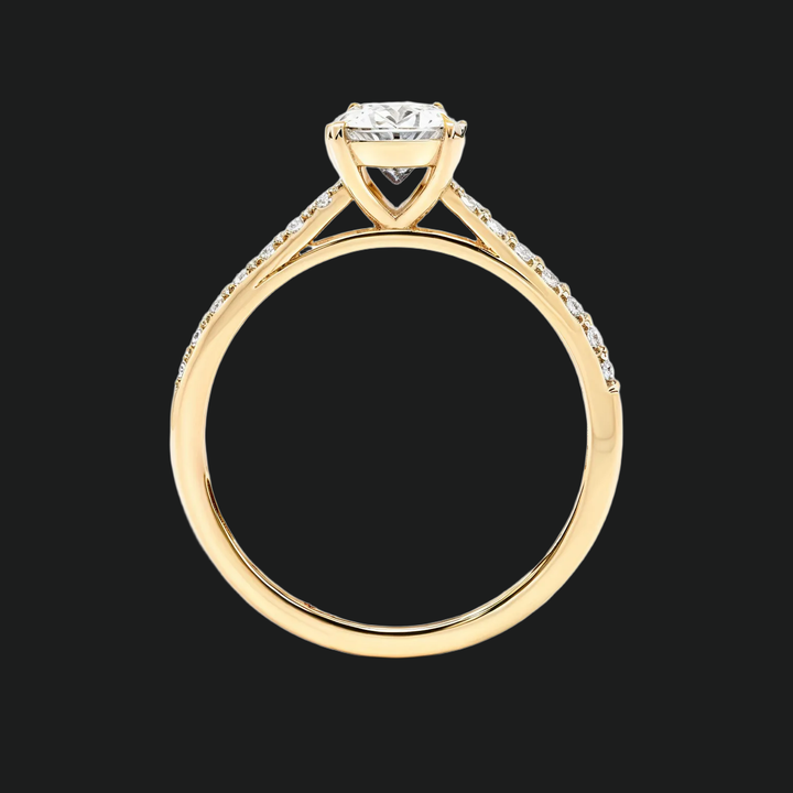 Cathédrale des accents de diamant ovale anneau de fiançailles