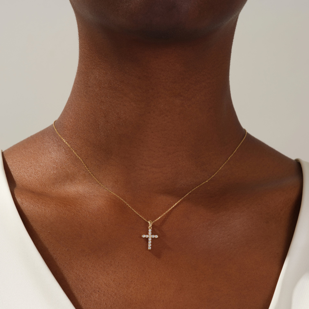 Round Diamond Cross Pendant Necklace