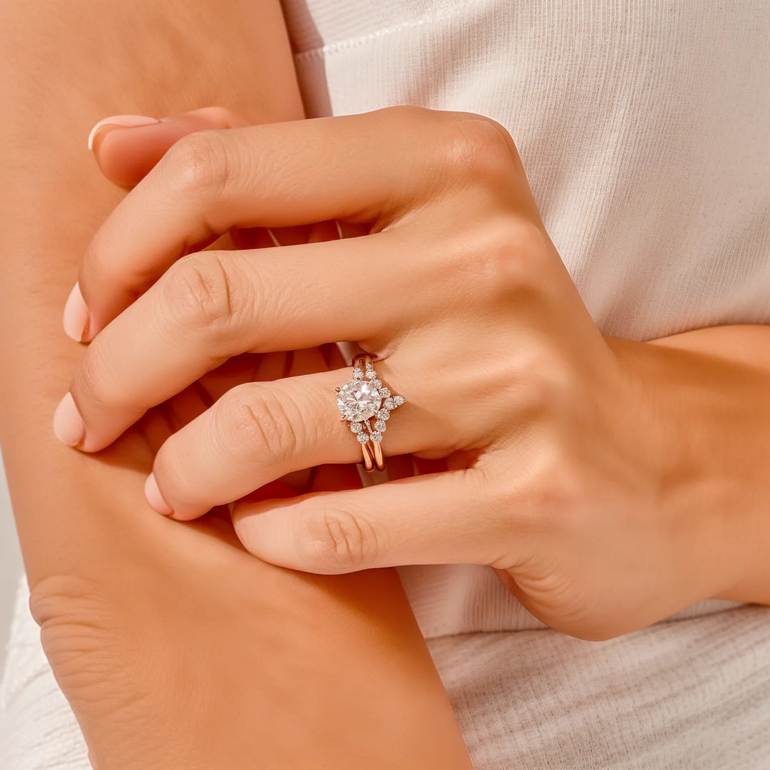 Oval Cut Diamond Accent Cluster Brautset