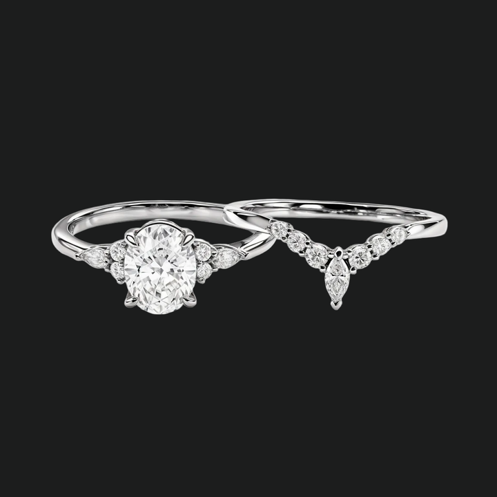 Oval Cut Diamond Accent Cluster Brautset