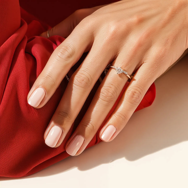 Oval Cut Diamond Accent Cluster Brautset