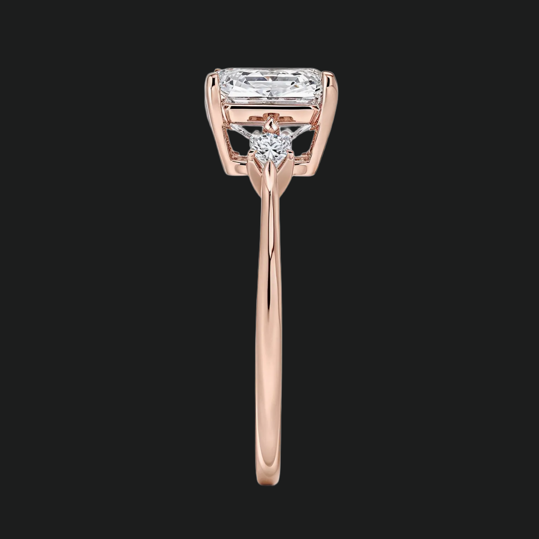 Cometa Asscher Cut Three Stone Diamond Accenten verlovingsring
