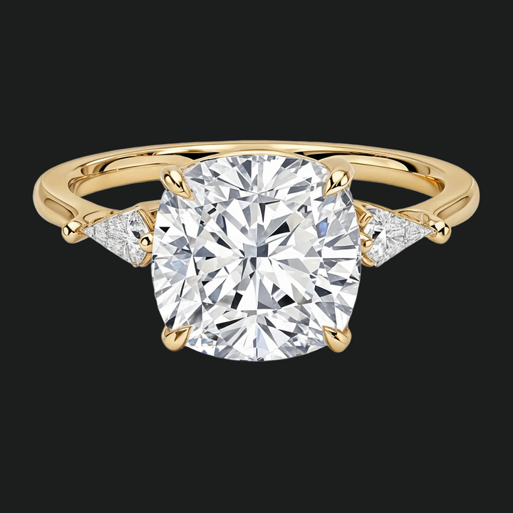 Cometa Cushion Cut Three Stone Diamond Accenten verlovingsring in 9kt witgoud