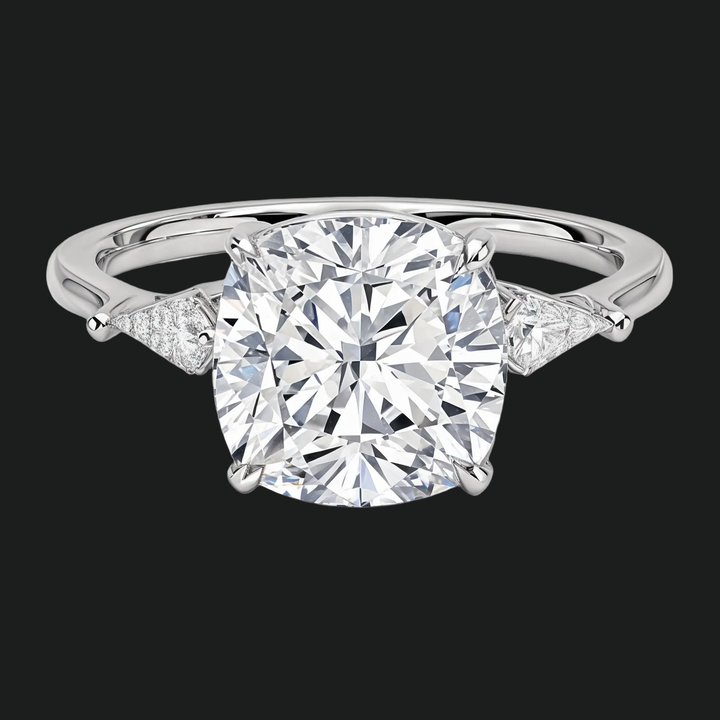 Cometa Cushion Cut Three Stone Diamond Accenten verlovingsring