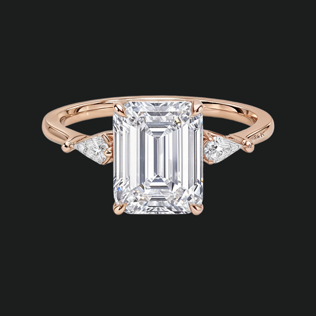 Cometa Emerald Cut Three Stone Diamond Accenten verlovingsring
