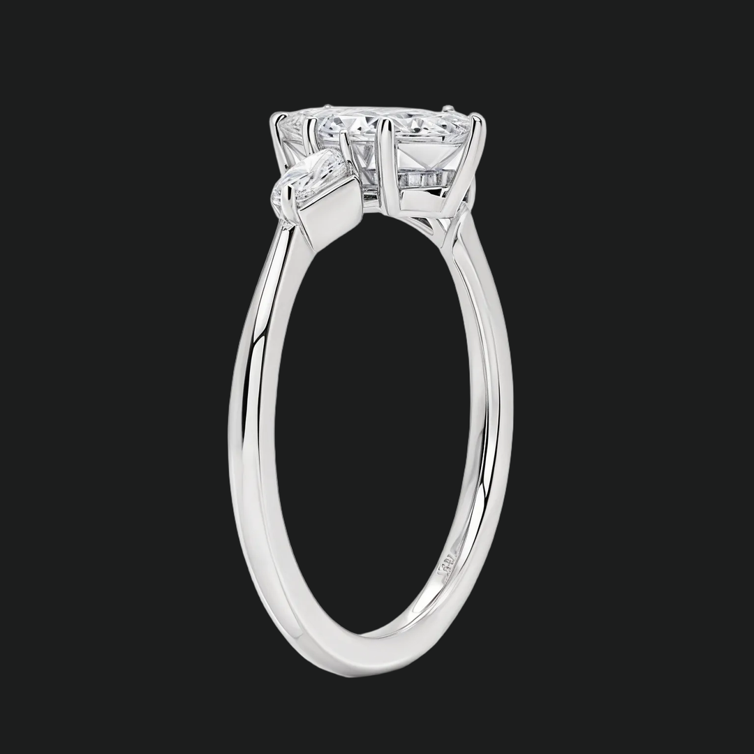 Anello di fidanzamento in pietra Marquise e Kite