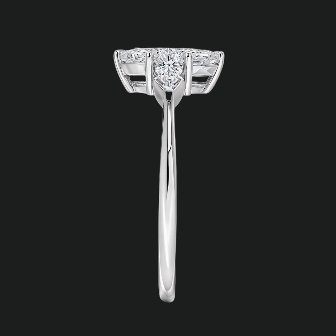 Anello di fidanzamento in pietra Marquise e Kite
