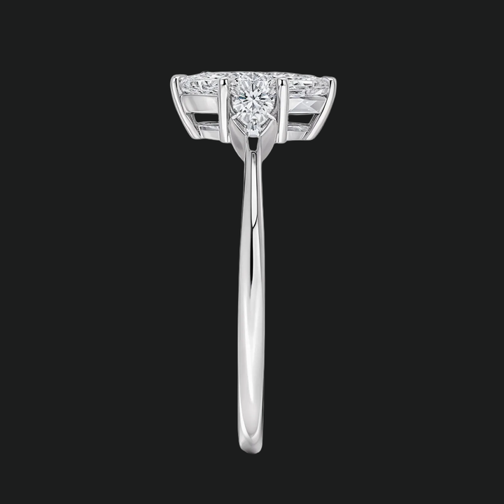Anello di fidanzamento in pietra Marquise e Kite
