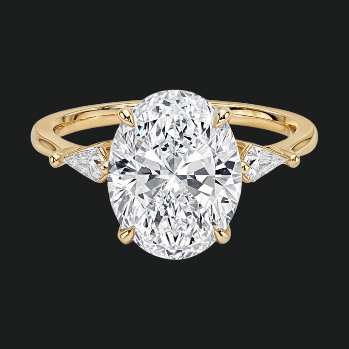 Ovaal gesneden drie stenen diamanten accenten verlovingsring in 9kt witgoud