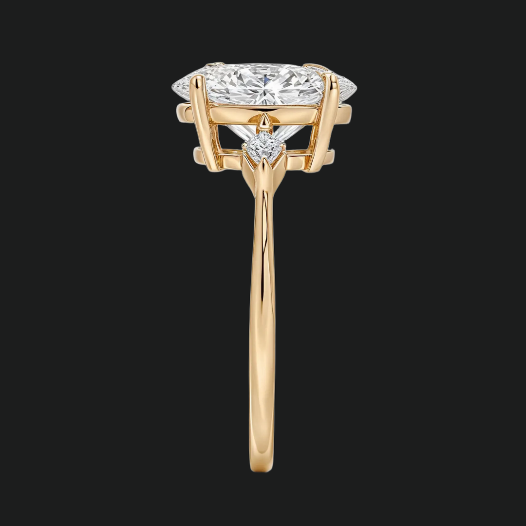 Ovaal gesneden drie stenen diamant accenten verlovingsring