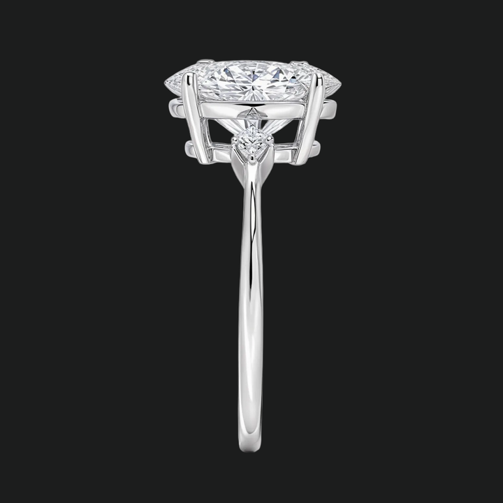 Ovaal gesneden drie stenen diamant accenten verlovingsring