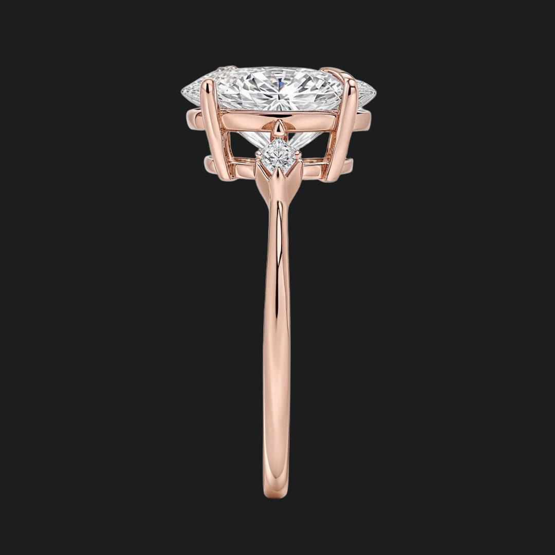 Ovaal gesneden drie stenen diamant accenten verlovingsring