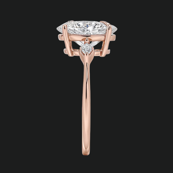 Ovaal gesneden drie stenen diamant accenten verlovingsring
