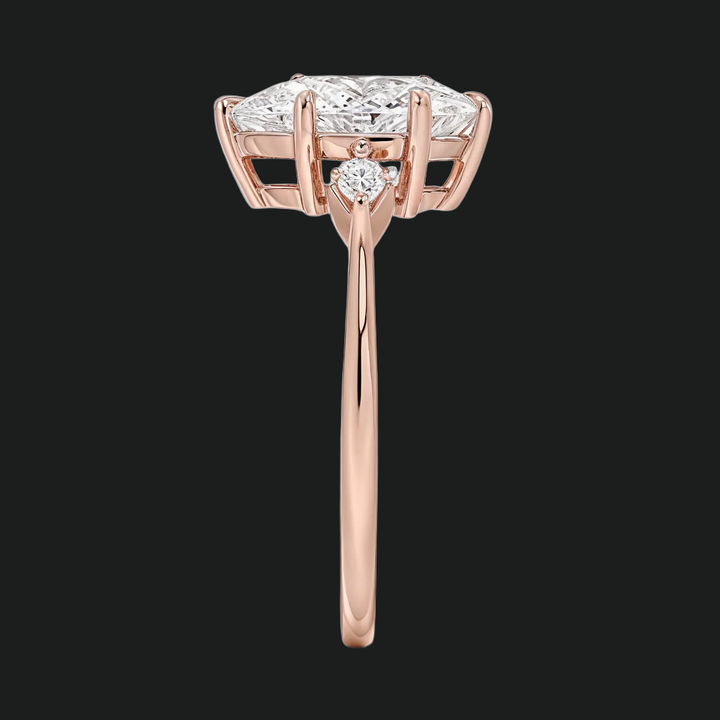 Coupe de fiançailles en pierre coupée à poire avec des accents de diamant