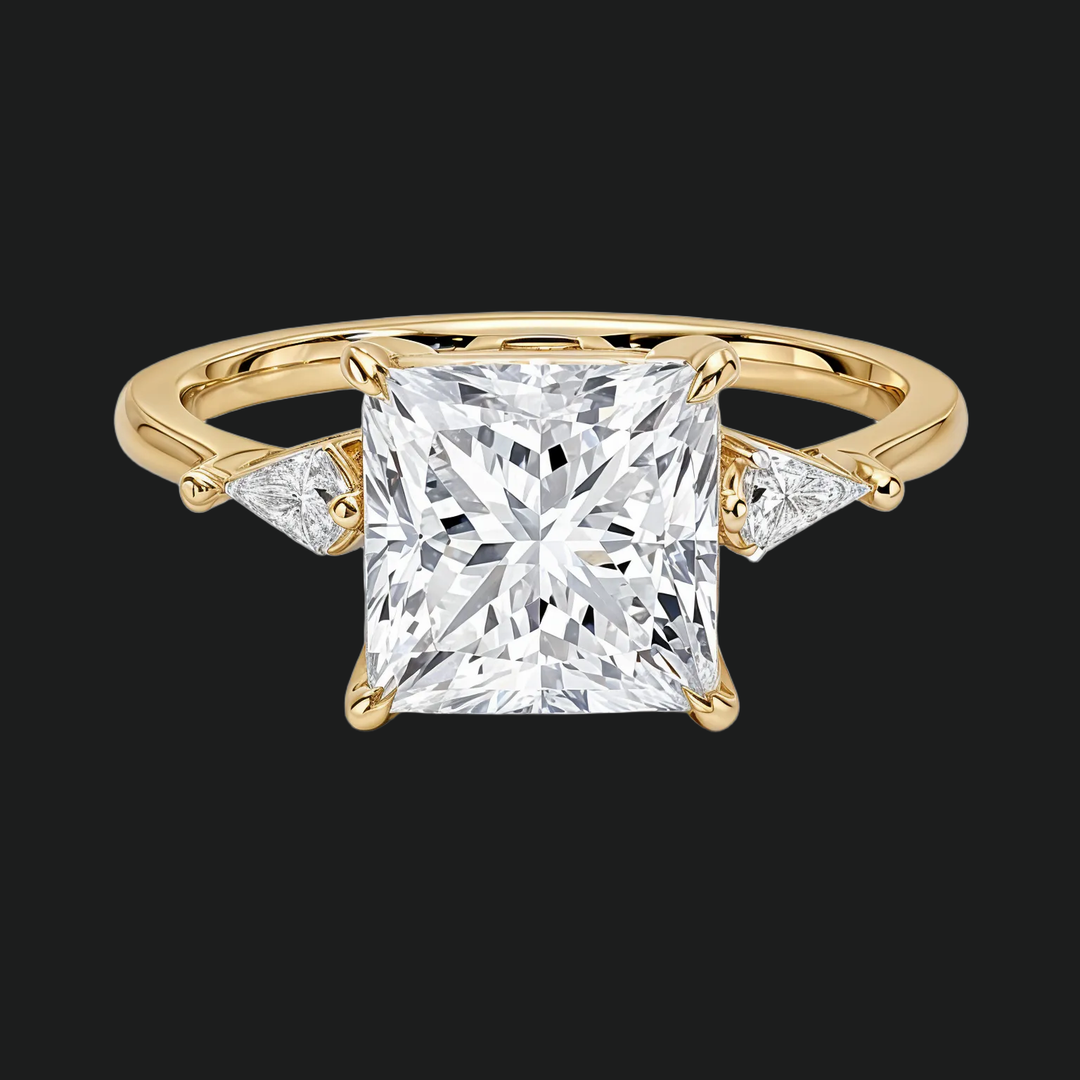 Cometa Princess Cut Three Stone verlovingsring met diamantaccenten in 9kt witgoud