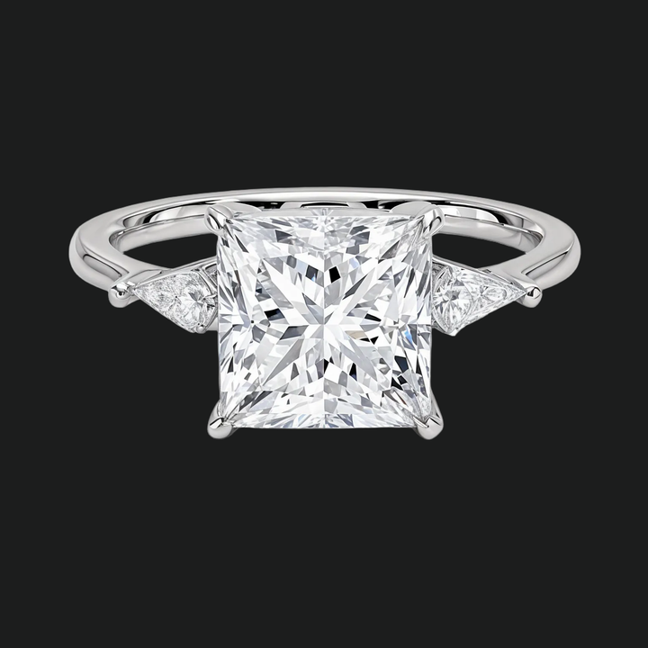 Cometa Princess Cut Three Stone verlovingsring met diamantaccenten