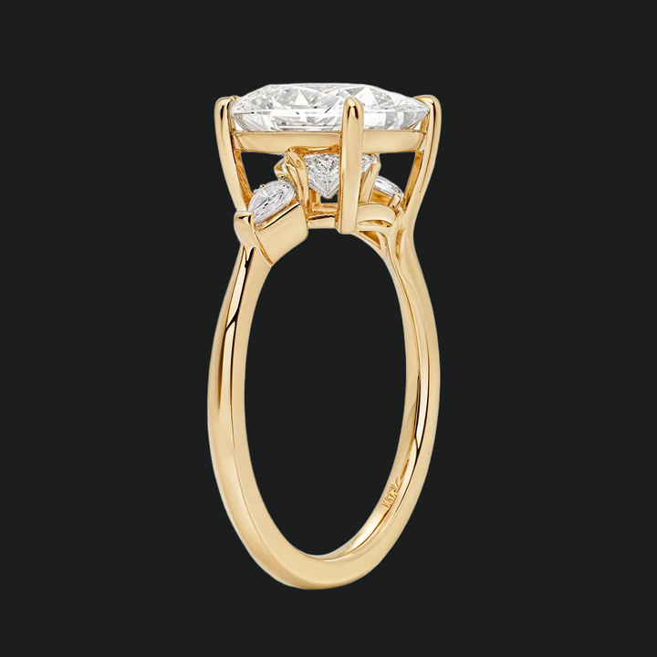 Cometa Princess Cut Three Stone verlovingsring met diamantaccenten