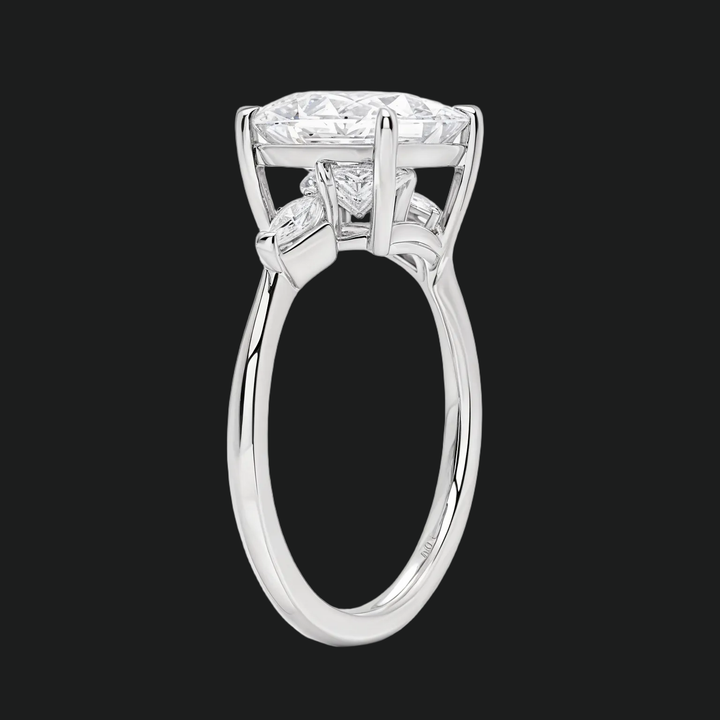 Cometa Princess Cut Three Stone verlovingsring met diamantaccenten