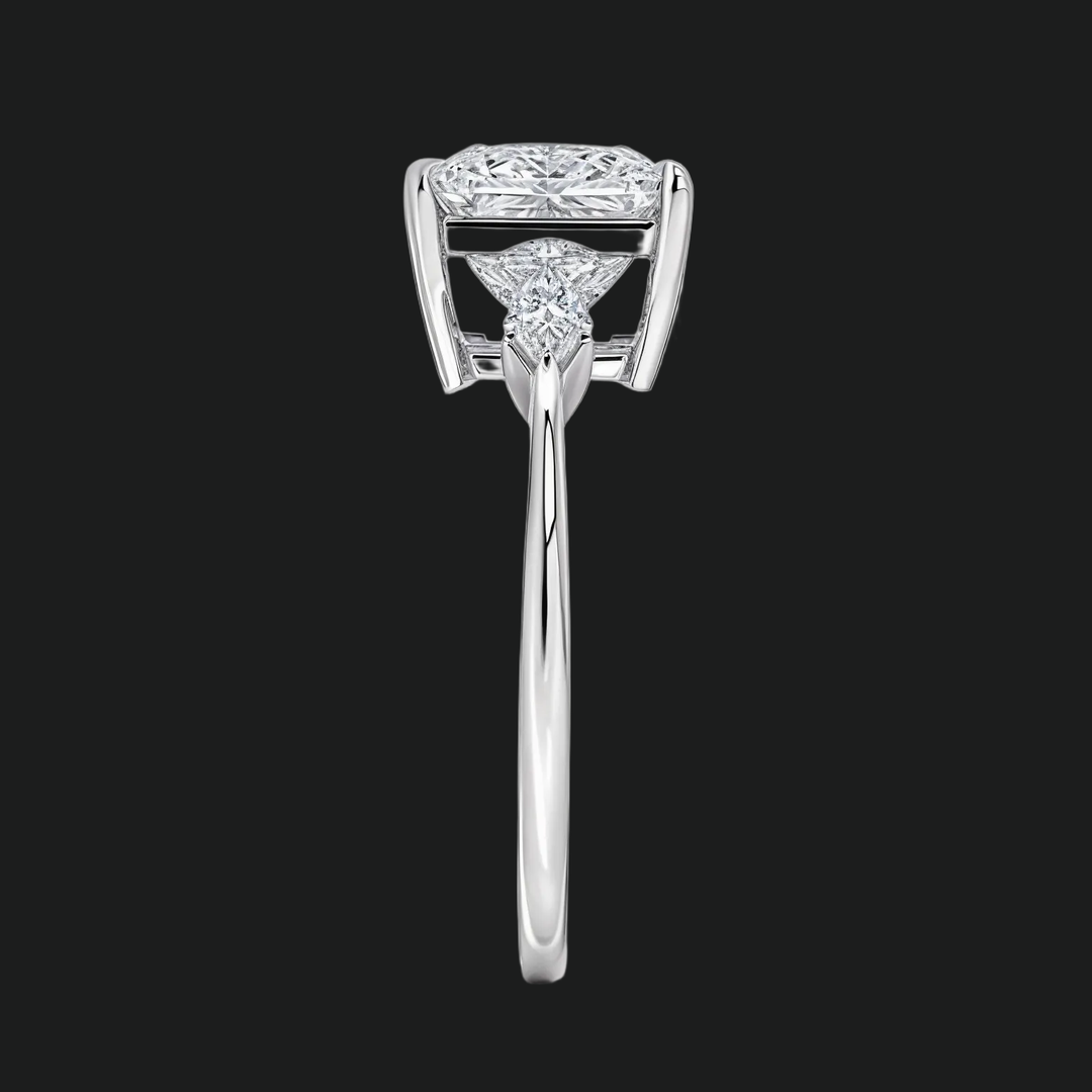 Cometa Princess Cut Three Stone verlovingsring met diamantaccenten