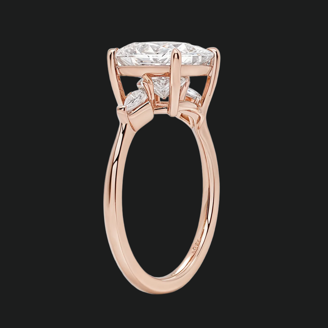 Cometa Princess Cut Three Stone verlovingsring met diamantaccenten