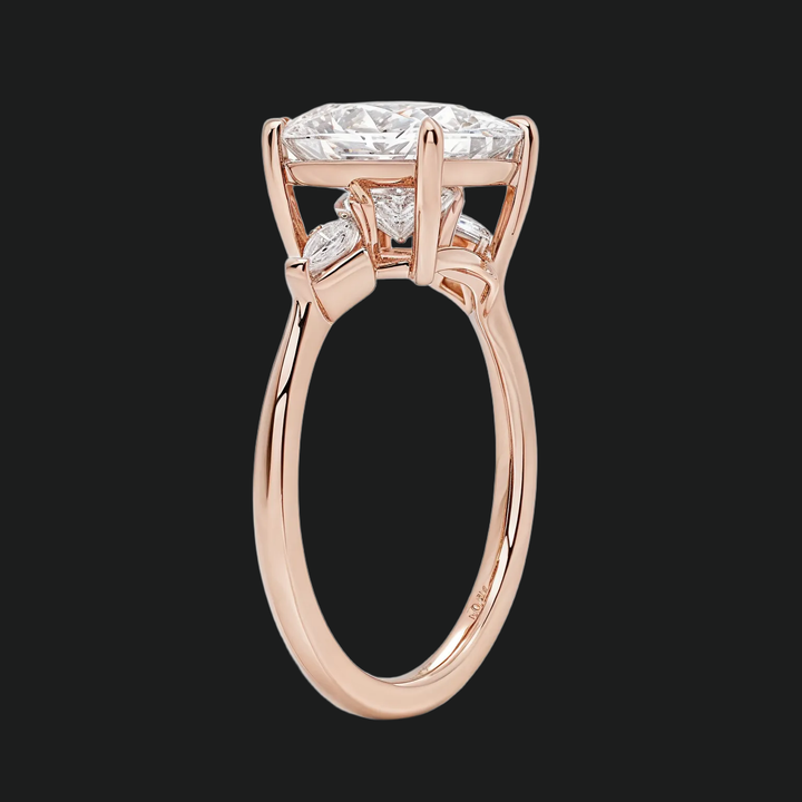 Cometa Princess Cut Three Stone verlovingsring met diamantaccenten
