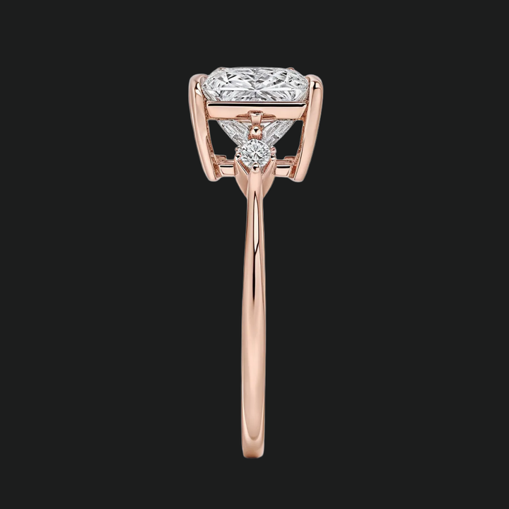 Cometa Princess Cut Three Stone verlovingsring met diamantaccenten
