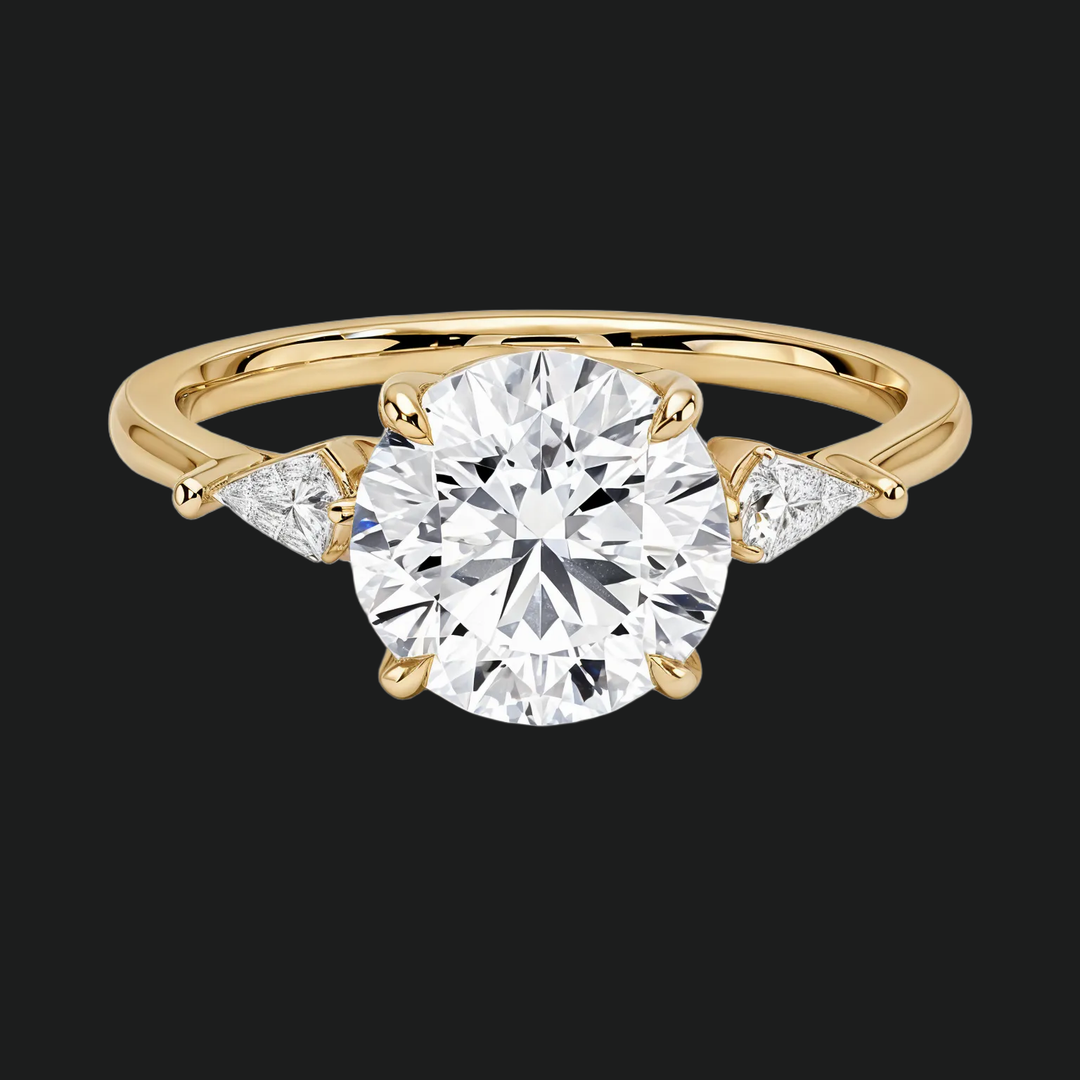 Cometa Three Stone Round Diamond Accenten verlovingsring in 9kt witgoud