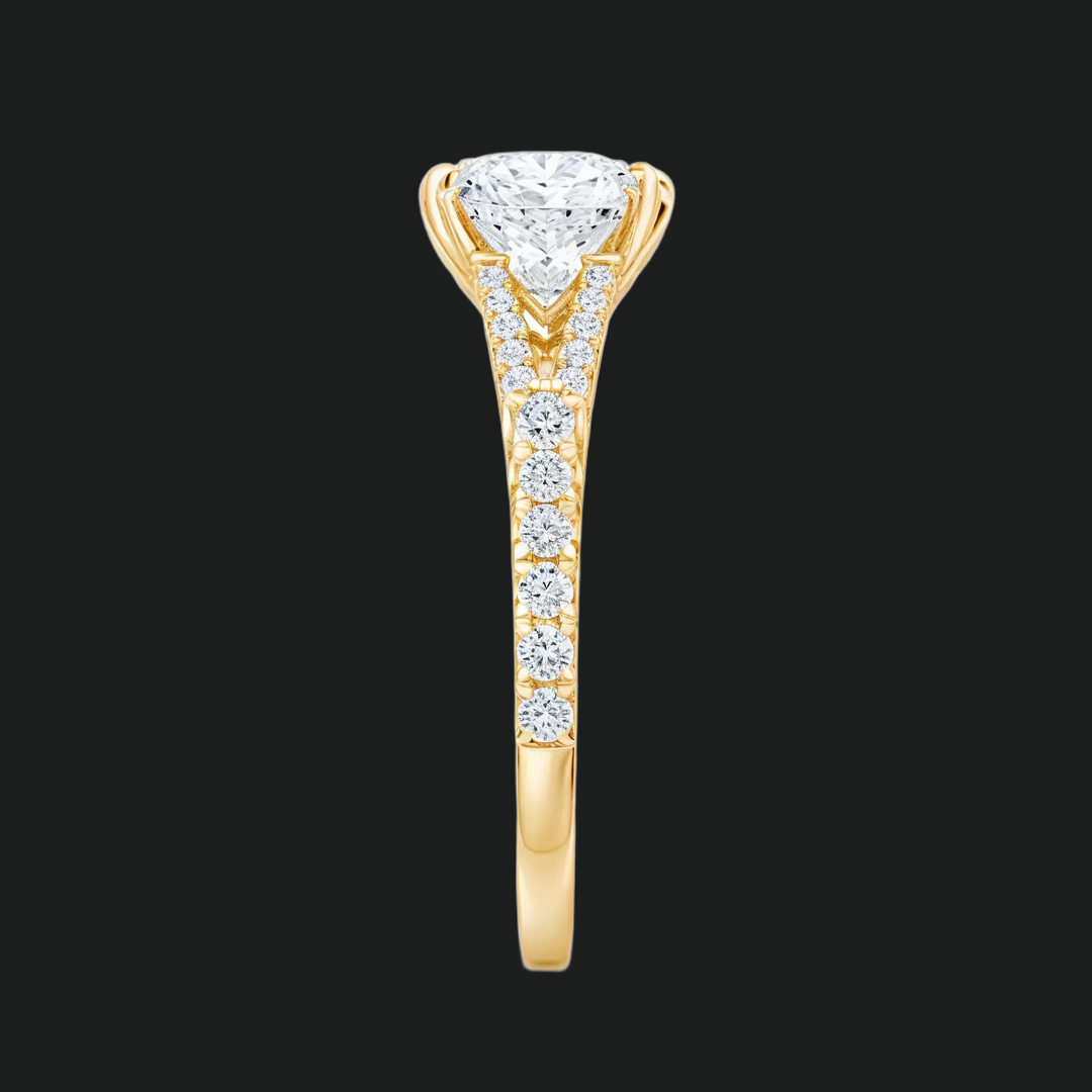 Split -Shank -Verlobungsring mit Kissen geschnitten mit Diamantakzenten