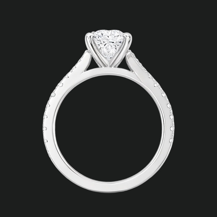 Split -Shank -Verlobungsring mit Kissen geschnitten mit Diamantakzenten