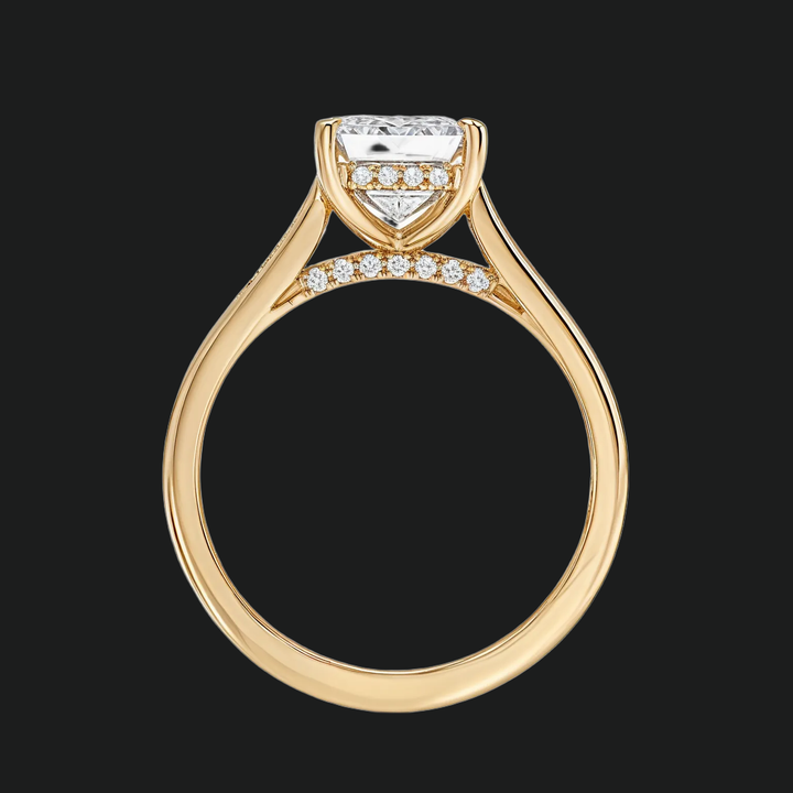 Emerald gesneden verborgen halo -verlovingsring met diamantaccenten