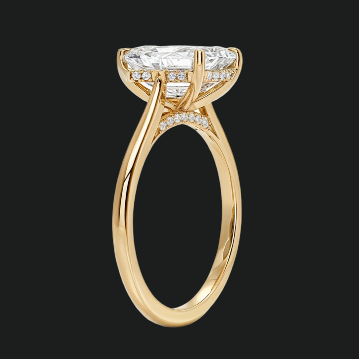 Emerald gesneden verborgen halo -verlovingsring met diamantaccenten