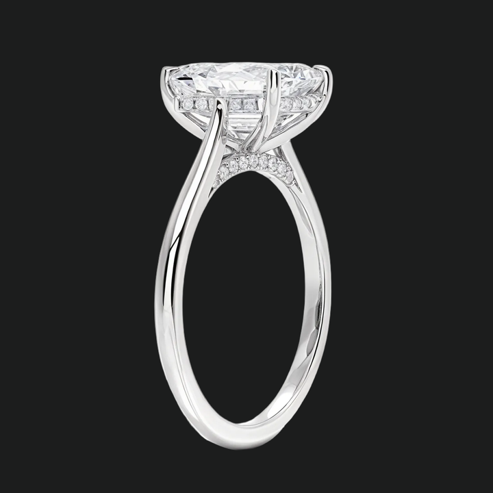 Emerald gesneden verborgen halo -verlovingsring met diamantaccenten